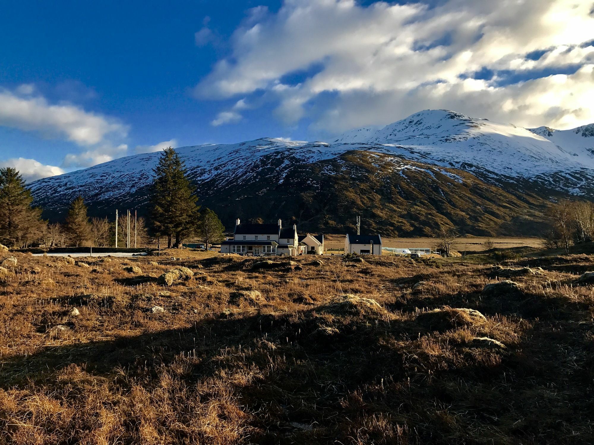 The Cluanie Inn Glenmoriston Экстерьер фото