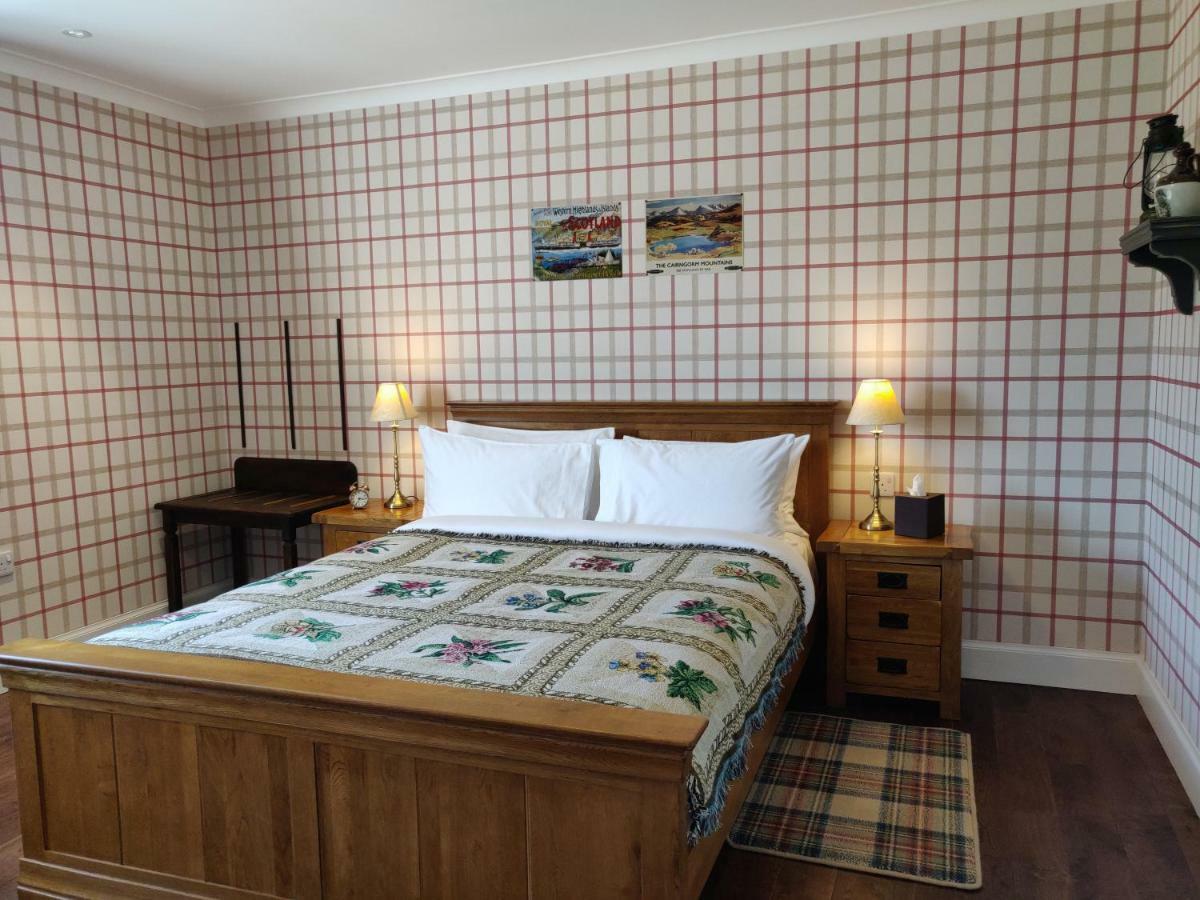 The Cluanie Inn Glenmoriston Экстерьер фото